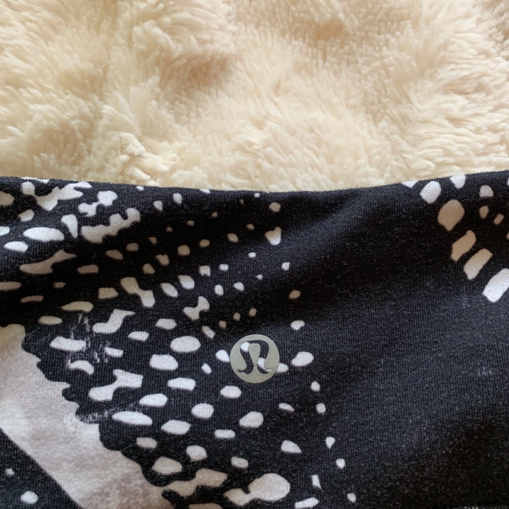 black and white lululemon leggings
